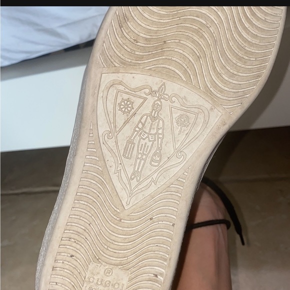 These are in great condition. They are size 8.5 for men - Picture 6 of 8